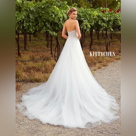 KITTY CHEN Wedding Dress Veil and Straps that can be added to dress.